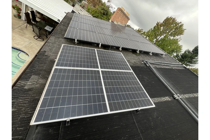 Se remueven paneles solares image 2