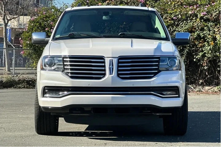 $18900 : Lincoln Navigator L 2017 4x4 image 9