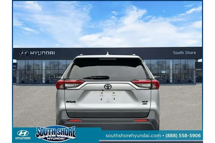 $32418 : Toyota RAV4 2023 AWD XLE Pre image 7