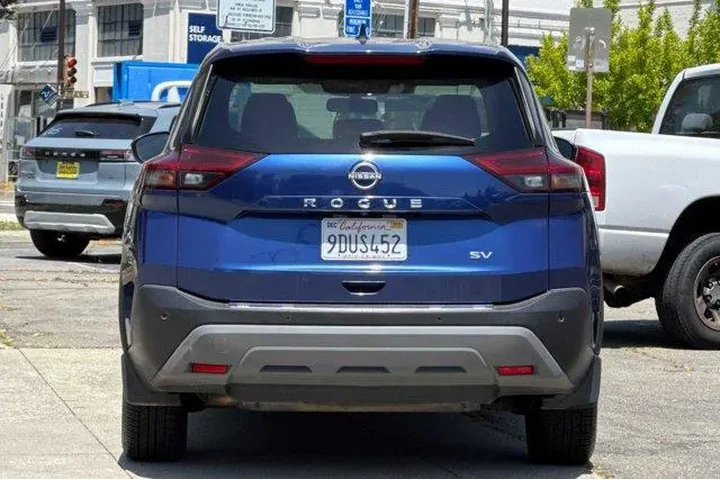 $17881 : Nissan Rogue 2023 SV 4dr Cro image 5