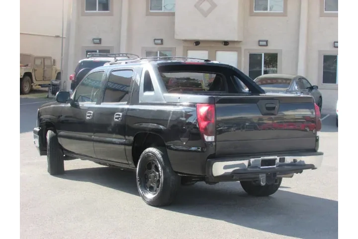 $7995 : 2005 Avalanche 1500 LT image 5