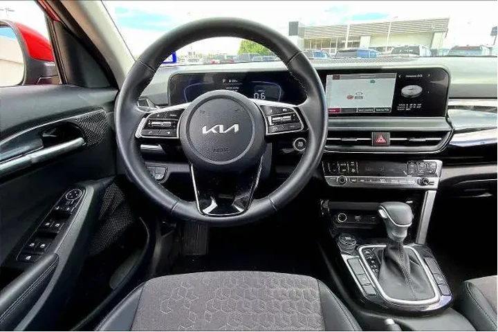 $23930 : Kia Seltos 2025 S 4dr SUV image 6