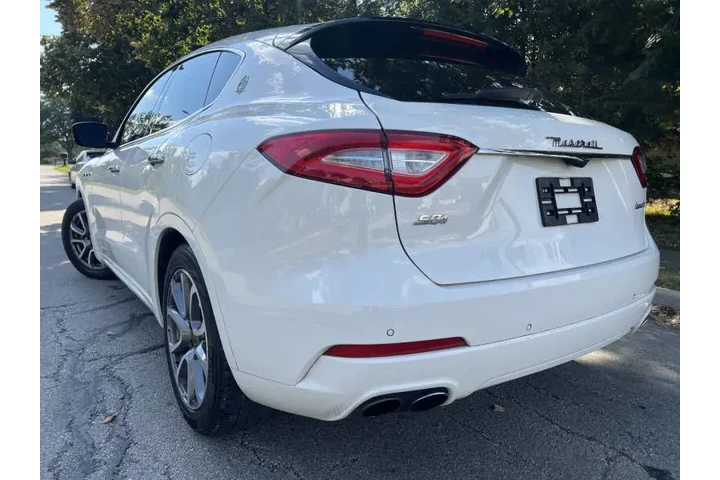 $20995 : 2020 Levante S image 5