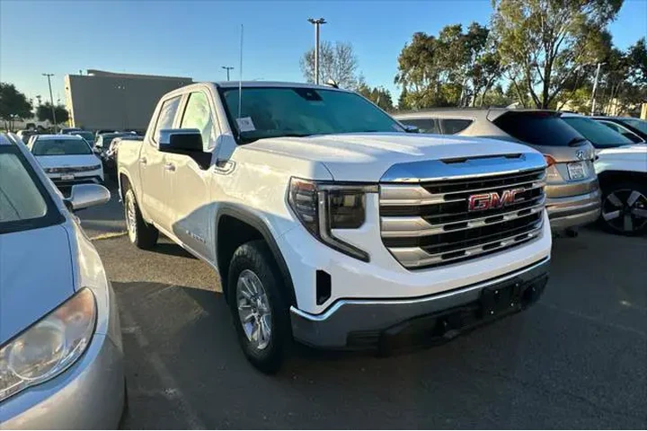 $36990 : GMC Sierra 1500 2023 4x4 SLE image 2