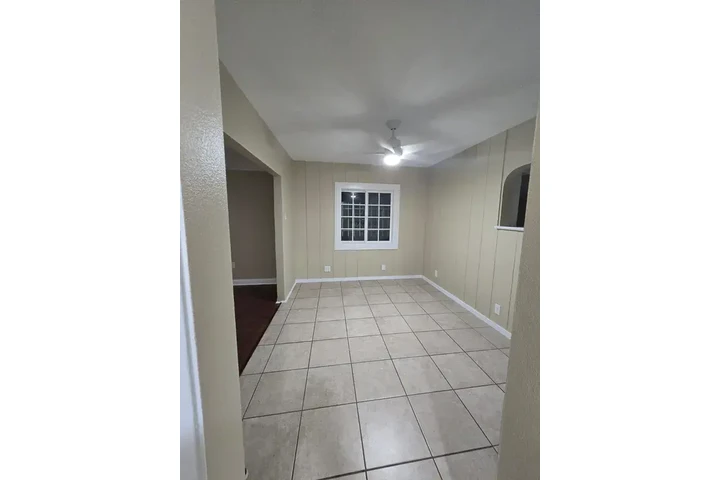 $1650 : Huntington Park - 3 Bed / 2 image 5