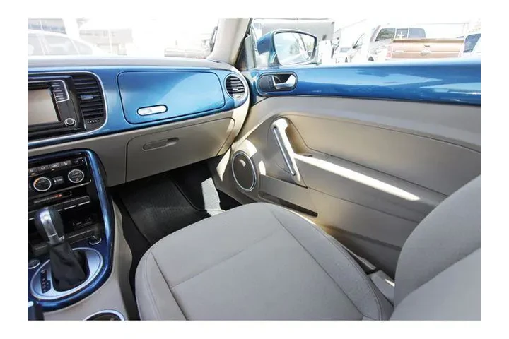 $26999 : Volkswagen Beetle 2019 2.0T image 9