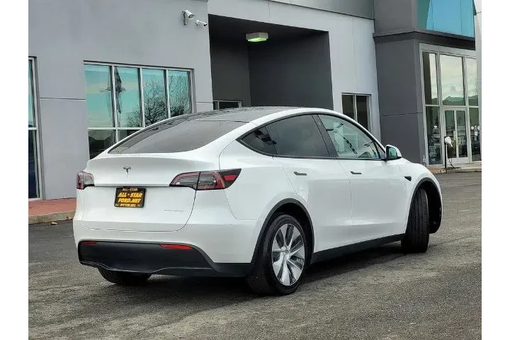 $29900 : Tesla Model Y 2022 AWD Long image 4