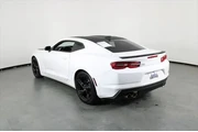 $26533 : Chevrolet Camaro 2021 LT1 2d thumbnail