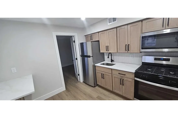 $1200 : Apartamento en renta Listo!! image 1