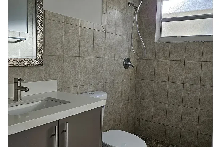 $2000 : HOUSE FOR RENT IN MIAMI FL image 4