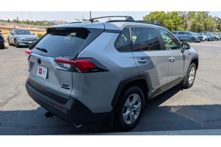 $30399 : 2021 RAV4 Hybrid XLE image 10
