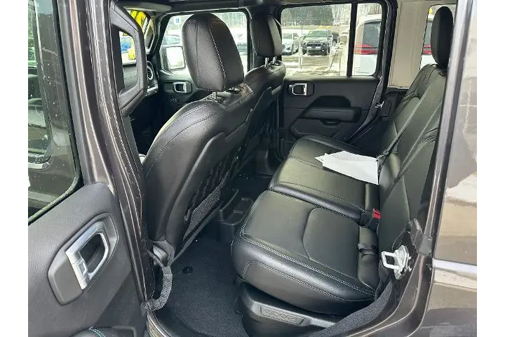 $32990 : Jeep Wrangler Unlimited 2021 image 9