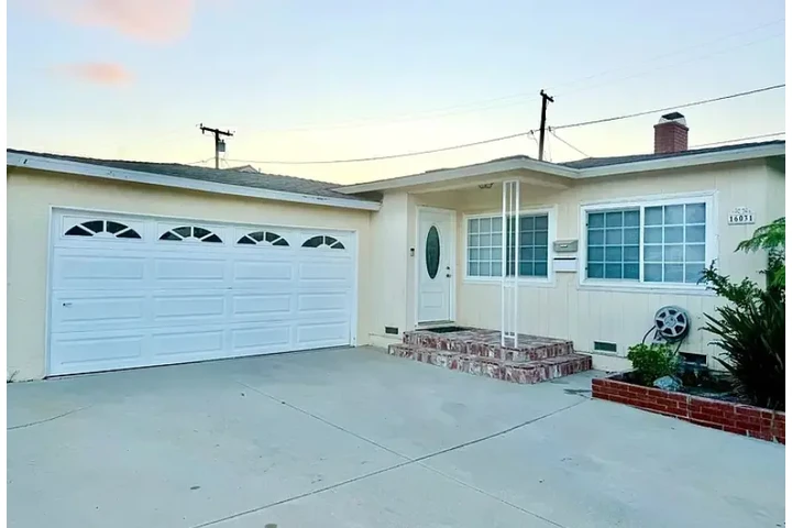 $1950 : Welcome to this 2 Bed image 1