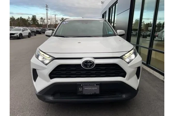 $27650 : Toyota RAV4 2023 AWD XLE 4dr image 3