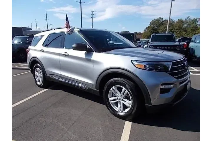 $29996 : Ford Explorer 2022 AWD XLT 4 image 2