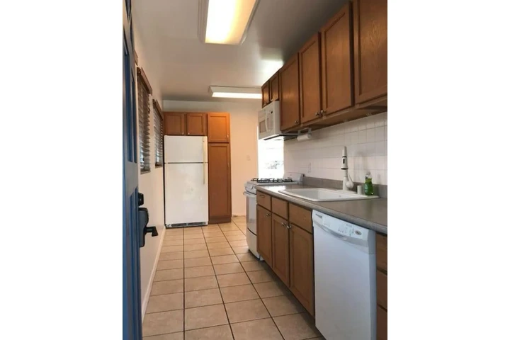 $1920 : 2 BED Home In Leimert Park, LA image 3