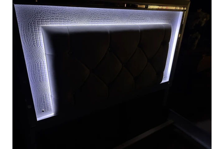 $300 : Cama de Ashley image 4