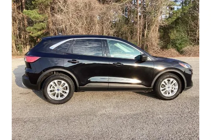 $14850 : Ford Escape 2022 SE 4dr SUV image 4