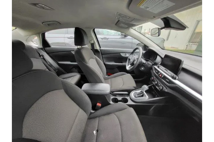 $15321 : Kia Forte 2023 LX 4dr Sedan image 8