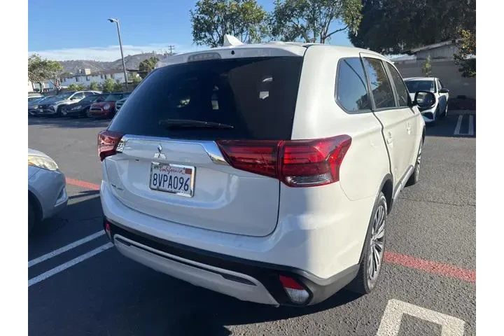 $12900 : Mitsubishi Outlander 2020 ES image 3