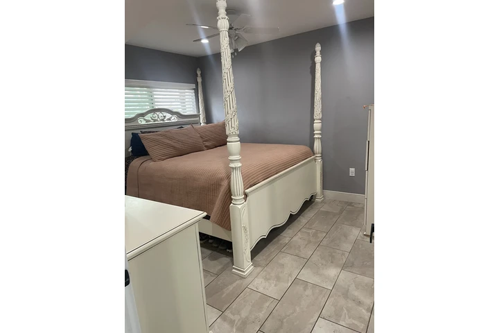 $1100 : Recamara en renta image 3