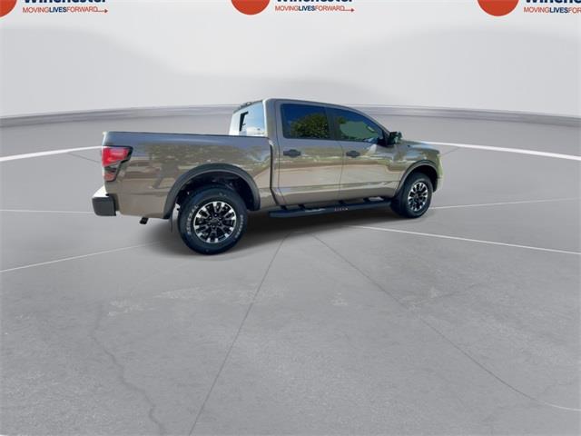 $38416 : PRE-OWNED 2020 NISSAN TITAN P image 2