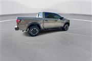 $38416 : PRE-OWNED 2020 NISSAN TITAN P thumbnail