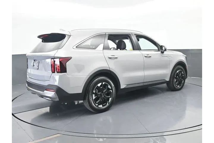 $29995 : Kia Sorento 2025 S 4dr SUV image 6