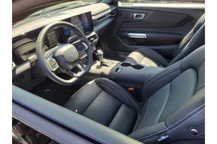 $39005 : Ford Mustang 2026 EcoBoost P image 3