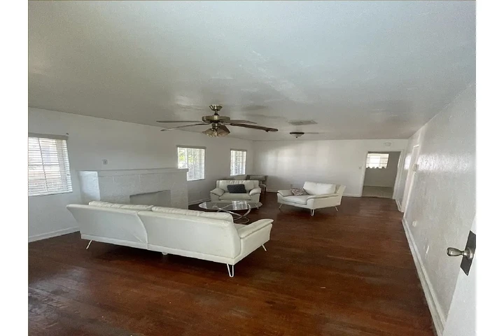 $980 : Charming hardwood floor image 2