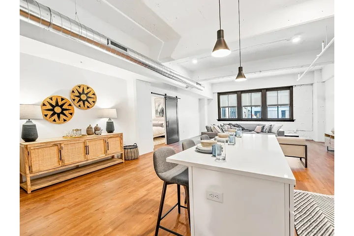 $1300 : Wonderful Palace image 2