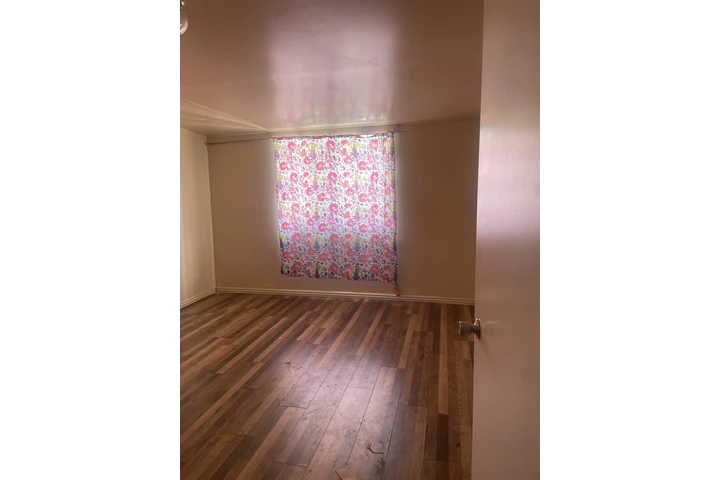 $1 : Cuarto de renta image 5