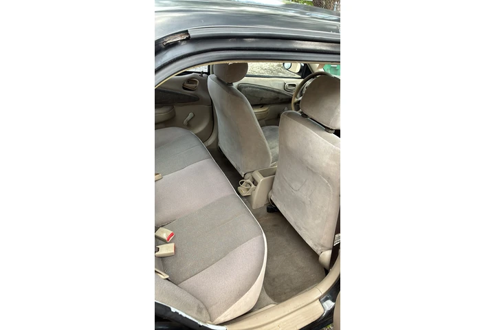 $2000 : Corolla Toyota image 1