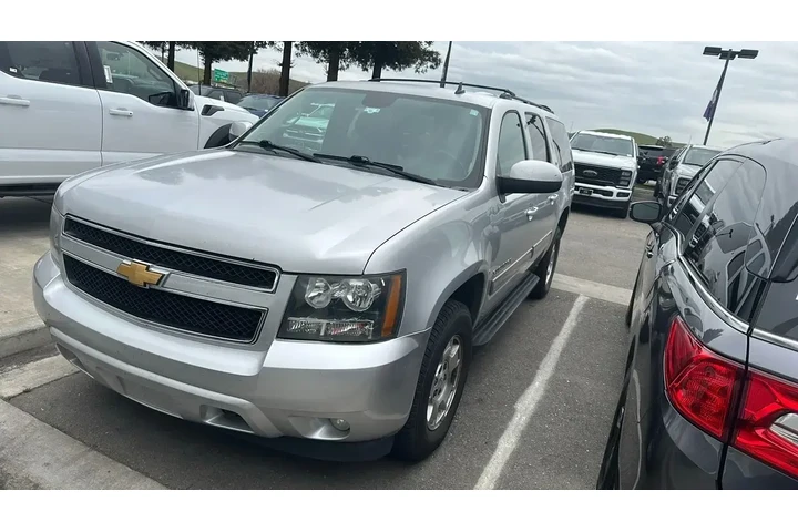 $17950 : Chevrolet Suburban 2014 4x4 image 1