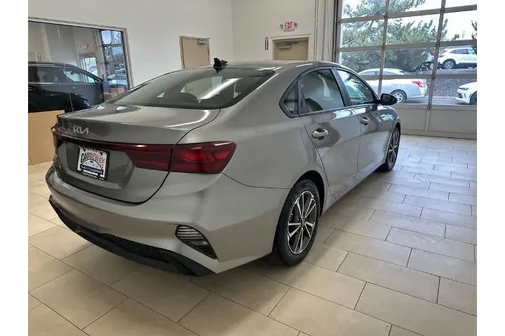 $16619 : Kia Forte 2022 LXS 4dr Sedan image 7