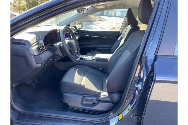 $25420 : Toyota Camry 2025 LE 4dr Sed image 9