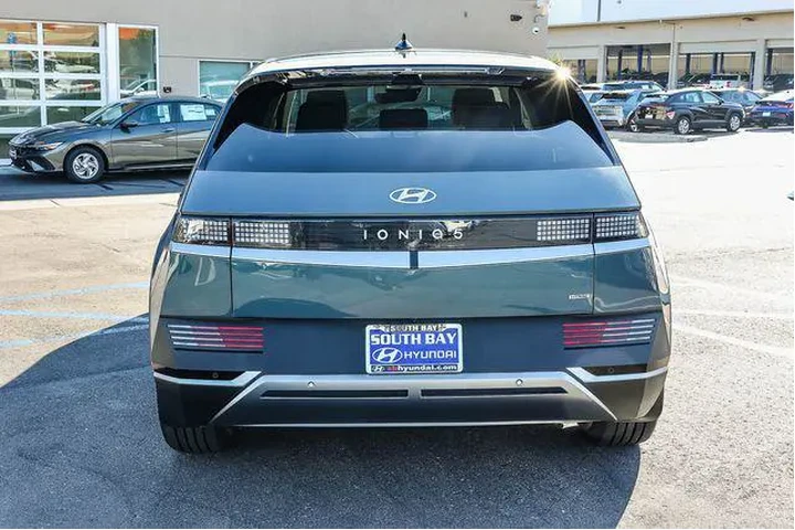 $24498 : Hyundai IONIQ 5 2023 AWD SEL image 5