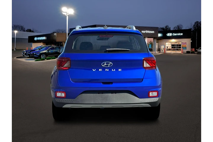 $23502 : Hyundai VENUE 2026 SEL 4dr C image 6