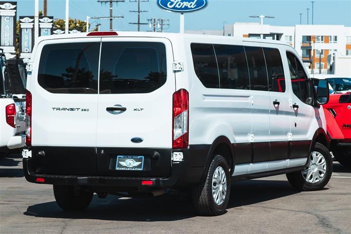 2017 Transit Wagon XLT image 3