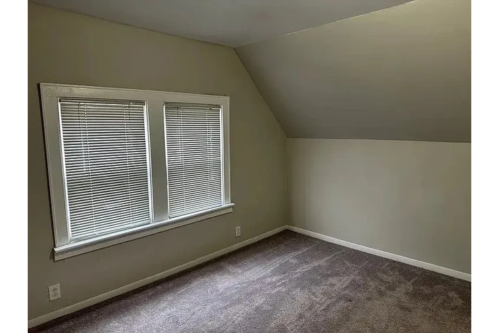 $800 : 2 Bed 2 Bath Apartment For Ren image 3