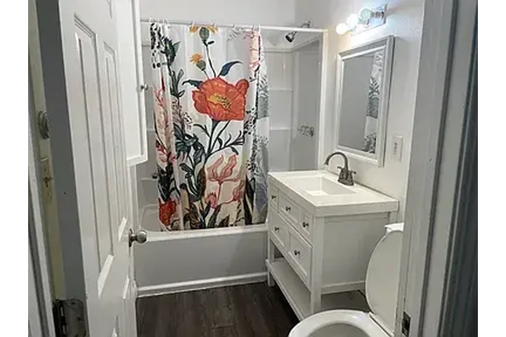 $2000 : newly remodeled 2bed image 2
