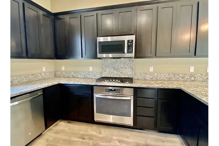 $1500 : Beautiful and spacious home $$ image 3