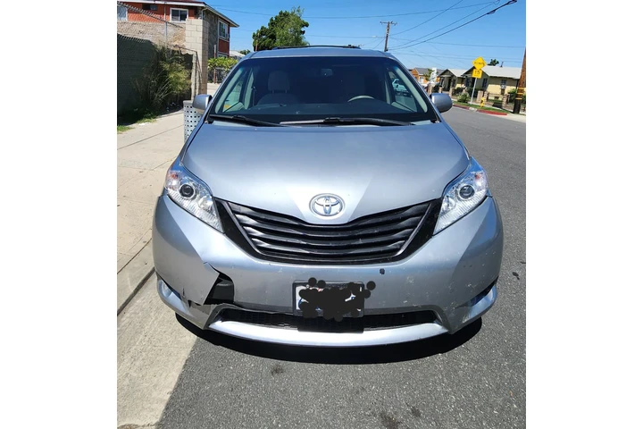 $4000 : Vendo Toyota Sienna image 4