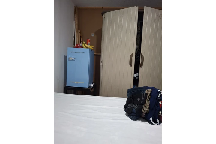 $750 : Rento cuarto a dama image 1