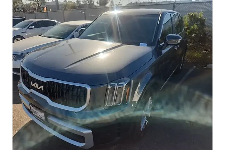 $32391 : Kia Telluride 2024 LX 4dr SU image 3