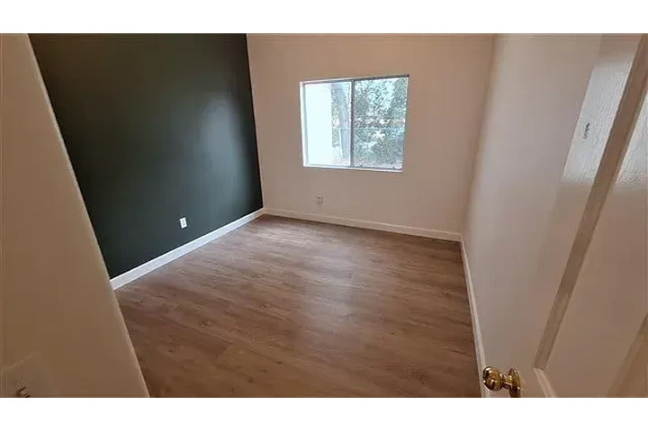 $1000 : Turnkey 3-Bedroom Home Near UC image 5