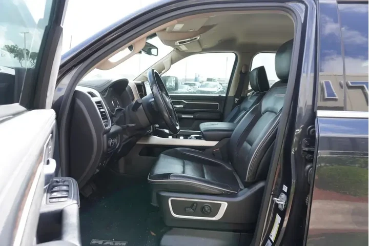 $30988 : Ram 1500 2019 4x2 Laramie 4d image 7