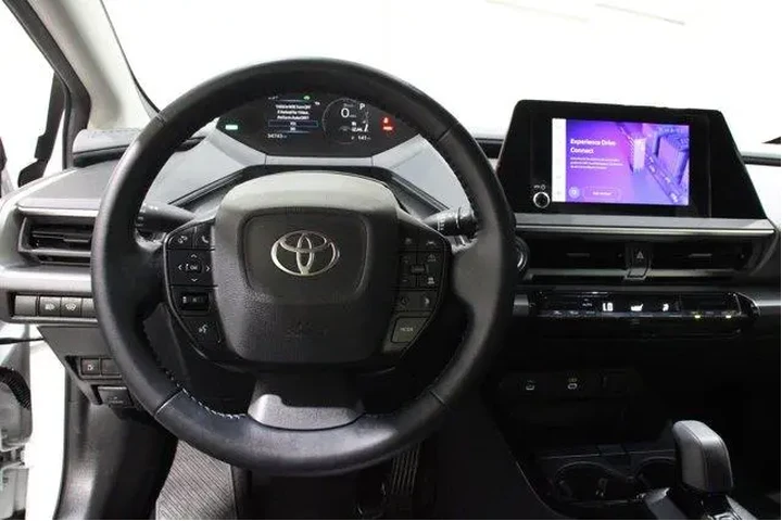 $27998 : Toyota Prius 2023 LE 4dr Hat image 8