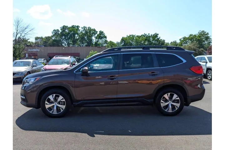 $19572 : 2019 Ascent Premium 8-Passeng image 9