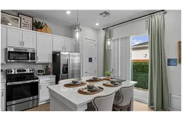 $1448 : Rental property with 1 bedro image 1